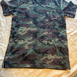Nomad kids Short-Sleeve Camo Pocket Tee - Green & Brown size small.